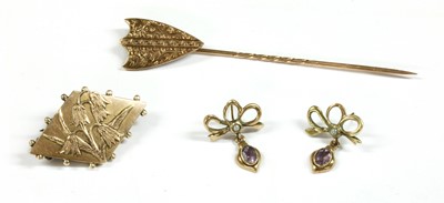 Lot 37 - A gold shield form stick pin