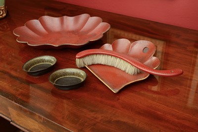 Lot 156 - A pair of Regency papier-mâché and gilt oval dishes