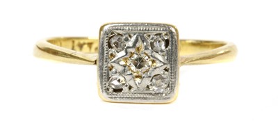 Lot 66 - A gold diamond cluster ring