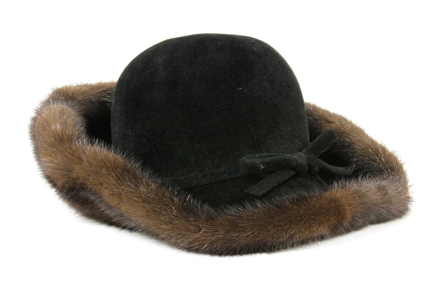 Lot 136 - A black felt and brown mink fur ladies' hat