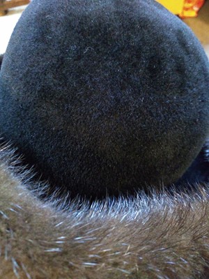 Lot 136 - A black felt and brown mink fur ladies' hat
