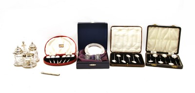 Lot 321 - A collection of silver items