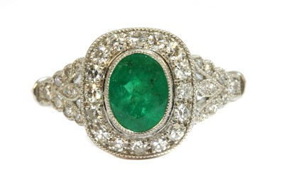 Lot 152 - An emerald and diamond cushion-shaped cluster ring