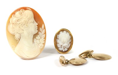 Lot 219 - A pair of 9ct gold chain link cufflinks
