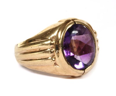 Lot 160 - A gold single stone amethyst ring
