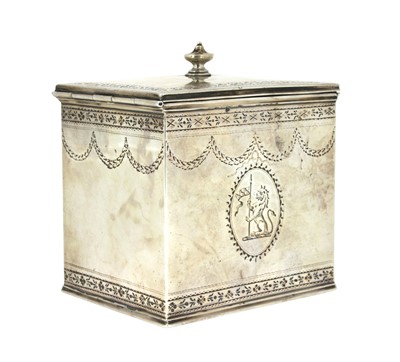 Lot 19 - A George III silver tea caddy