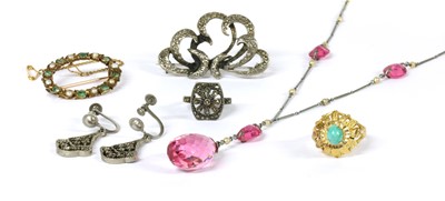 Lot 414 - A gold emerald and split pearl wreath brooch