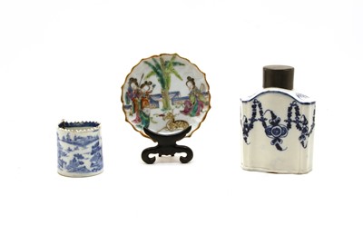 Lot 339 - A transfer decorated porcelain custard cup