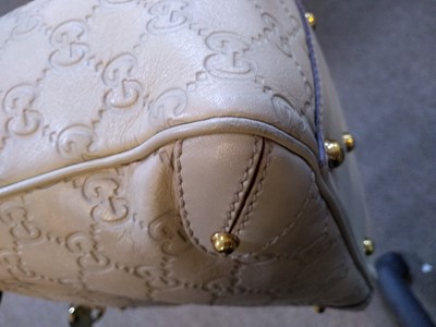 Lot 34 - A Gucci ivory leather bucket bag