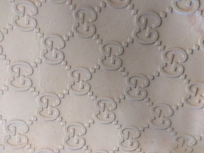 Lot 34 - A Gucci ivory leather bucket bag
