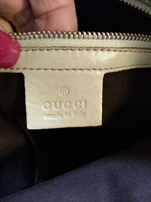 Lot 34 - A Gucci ivory leather bucket bag