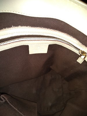 Lot 34 - A Gucci ivory leather bucket bag