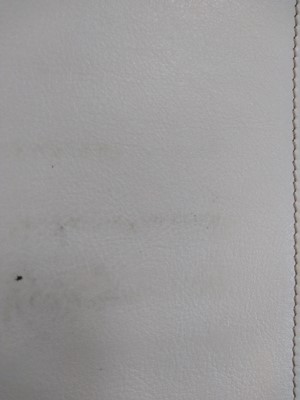 Lot 101 - A Gucci beige monogrammed canvas and cream leather heart bi-fold wallet