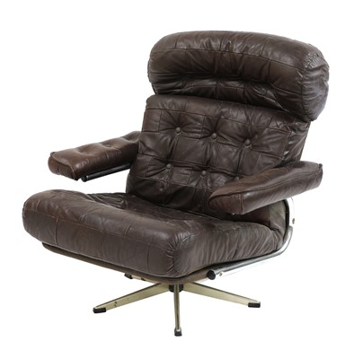 Lot 513 - A chocolate leather lounger