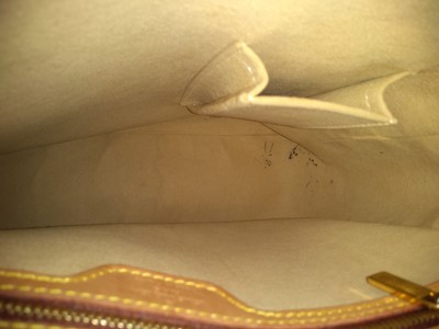Lot 16 - A Louis Vuitton monogrammed canvas 'Looping' shoulder bag