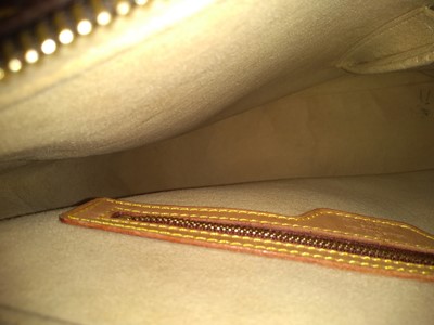 Lot 16 - A Louis Vuitton monogrammed canvas 'Looping' shoulder bag