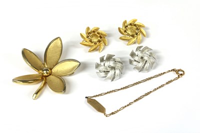 Lot 232 - A quantity of jewellery
