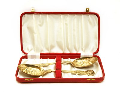 Lot 271 - A pair of cased silver gilt berry spoons