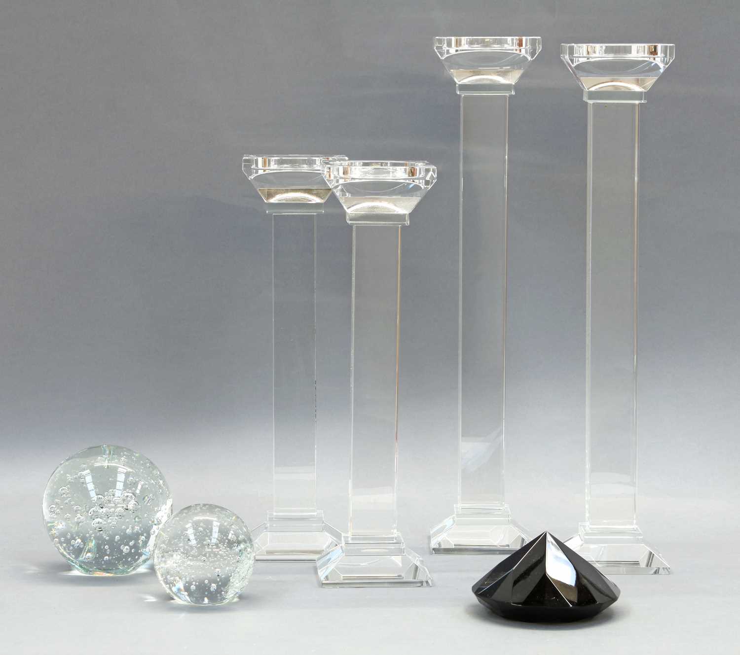 Lot 181 - Interior design items