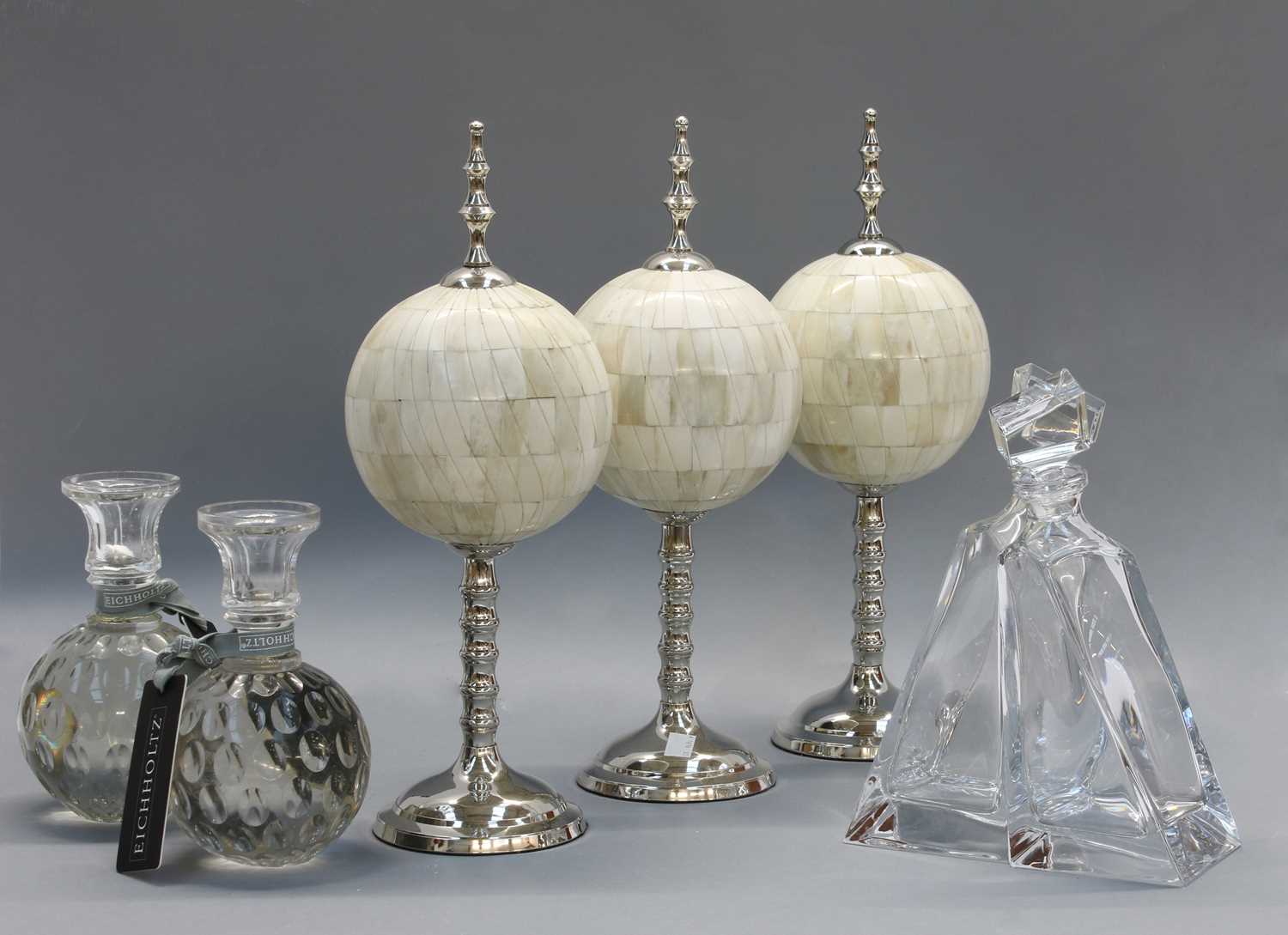 Lot 191 - Interior design items