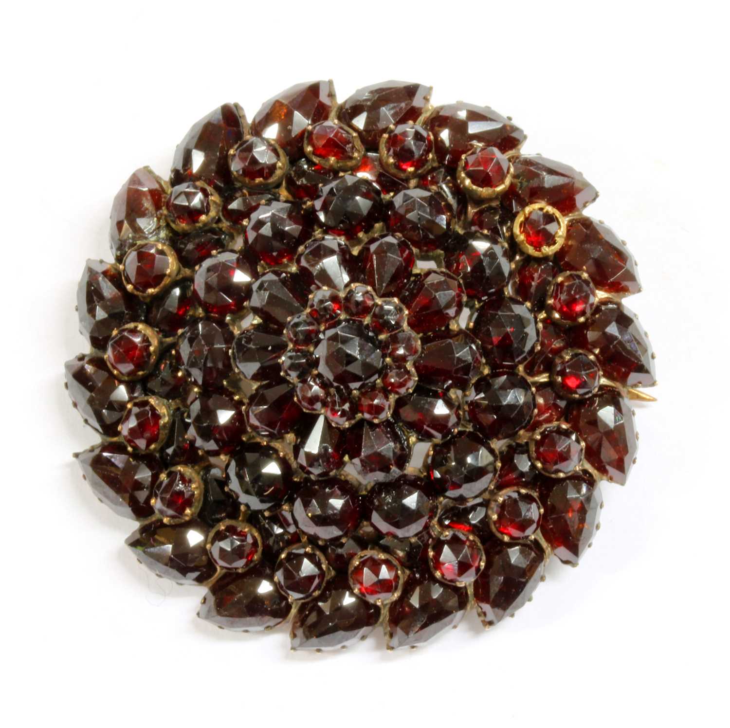 Lot 14 - A Victorian circular Bohemian garnet brooch