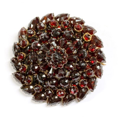 Lot 14 - A Victorian circular Bohemian garnet brooch