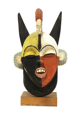 Lot 473 - An African tribal mask
