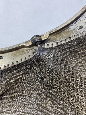 Lot 46 - A silver mesh purse