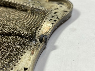 Lot 46 - A silver mesh purse