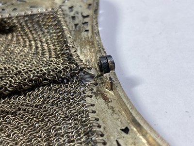 Lot 46 - A silver mesh purse
