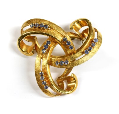 Lot 113 - An Italian gold sapphire set brooch