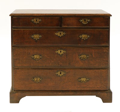 Lot 638 - A small oak chest of drawers