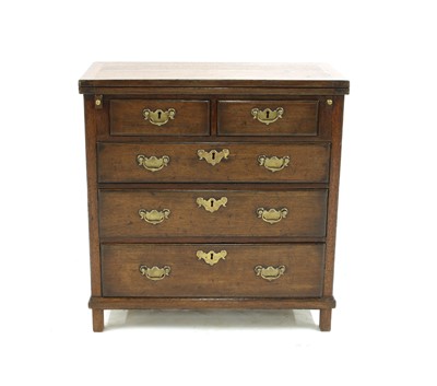 Lot 269 - A small oak bachelor's chest
