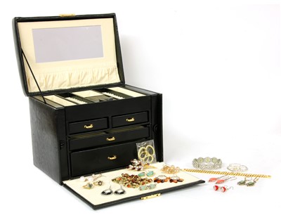 Lot 225 - A quantity of jewellery
