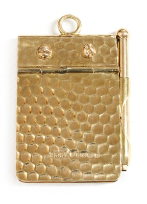 Lot 247 - A 9ct gold aide-mémoire