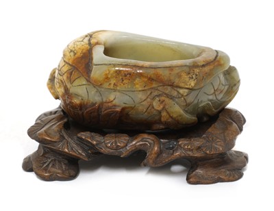 Lot 85 - A Chinese jade brush washer