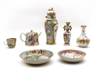 Lot 226 - A Chinese canton small teapot c.1870
