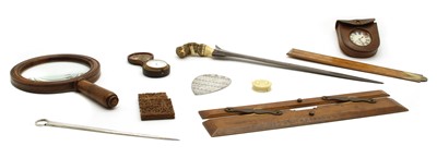 Lot 114 - An assortment of items