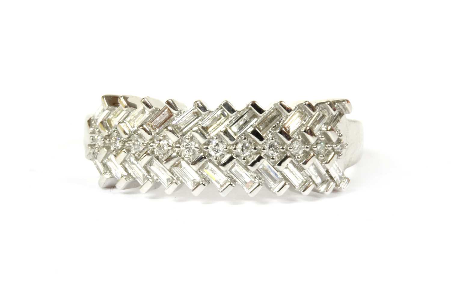 Lot 93 - A white gold diamond ring