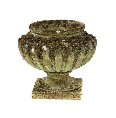 Lot 421 - A Garden urn