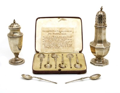 Lot 16 - Small silver items