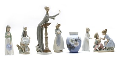 Lot 226 - A collection of porcelain figures