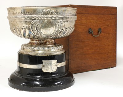 Lot 842 - A silver presentation bowl