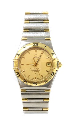 Lot 484 - A gentlemen's bi-colour Omega 'Constellation' automatic chronometer bracelet watch