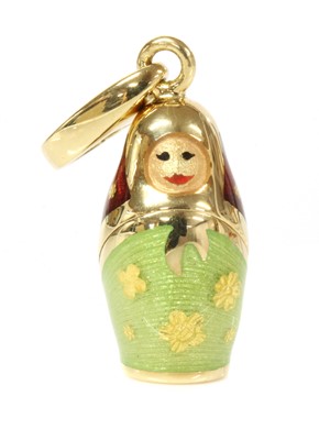Lot 305 - A cased Victor Mayer for Fabergé enamel pendant