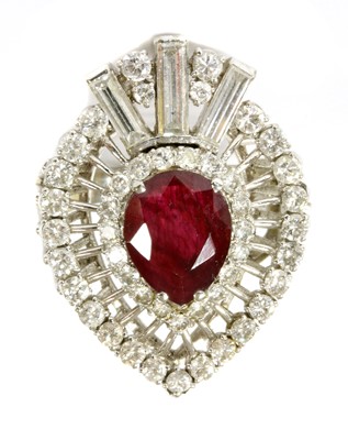 Lot 118 - A white gold ruby and diamond ring