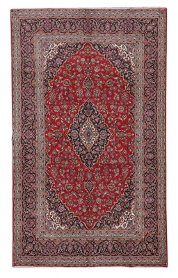 Lot 571 - A Persian Kashan rug