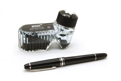 Lot 37 - A Mont Blanc Meisterstuck fountain pen
