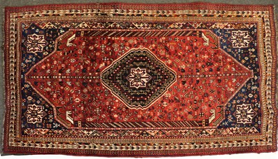 Lot 304 - A hand knotted Hamadan rug
