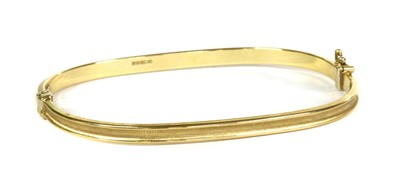 Lot 43 - An 18ct gold hollow hinged bangle